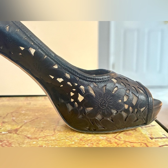 Kate Spade New York Peep-Toe Cutout 4” Heels – Size 6B, EUC - Picture 10 of 11